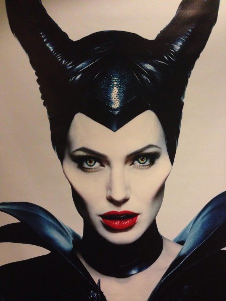 Малефисента анджелина джоли