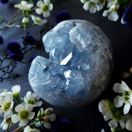 Самоцветы камни лунный камень