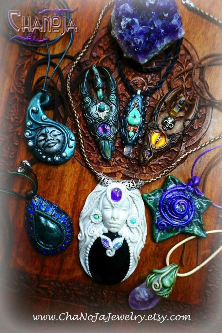 Украшение из полимерной глины