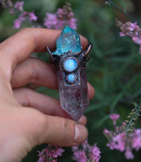 Лунный камень беломорит кристалл