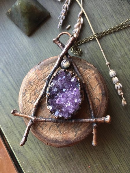 Кулон с аметистами