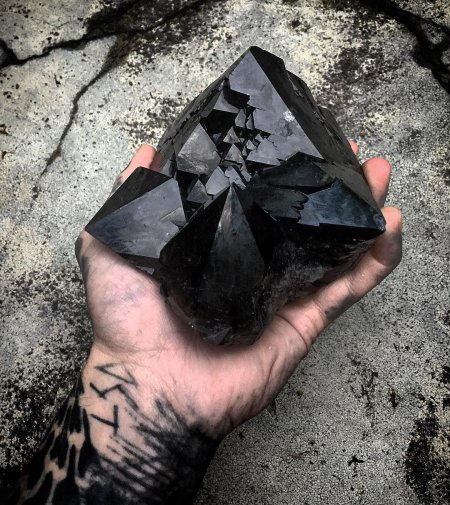 Морион черный кварц