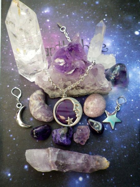 Фиолетовый кварц аметист