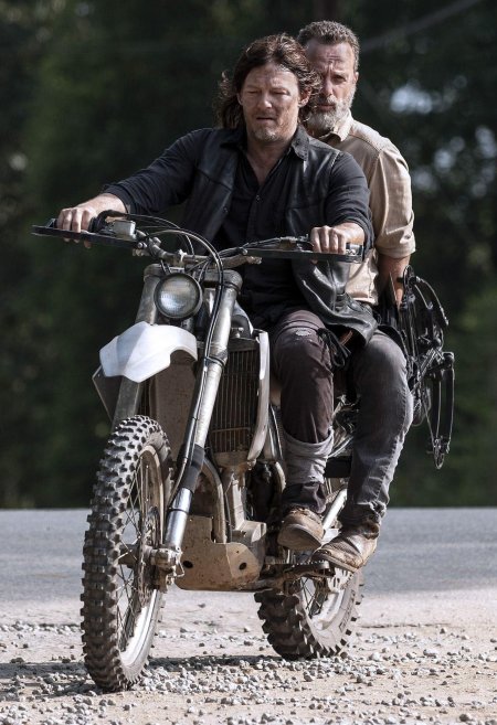 Дэрил диксон ходячие мертвецы