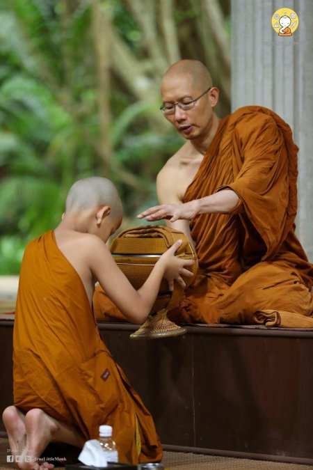 Буддийский монах тхеравада