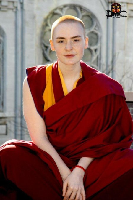 Монахини бхикшуни