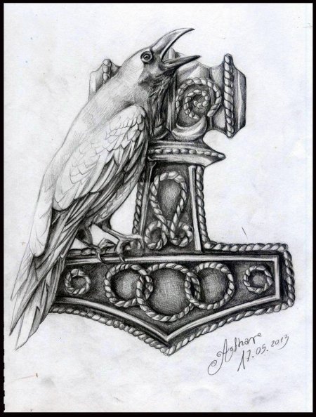 Тату скандинавский молот тора