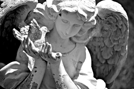 Скульптуры ангелов