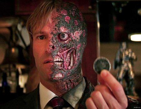 Аарон экхарт харви дент