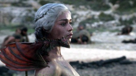 Мать драконов из игры престолов