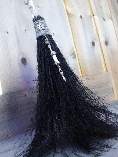 Метла ведьмы