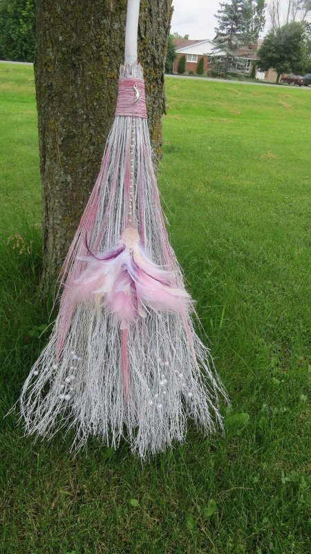 Метла для ведьмы