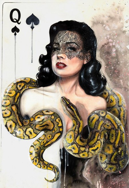 Девушка со змеей