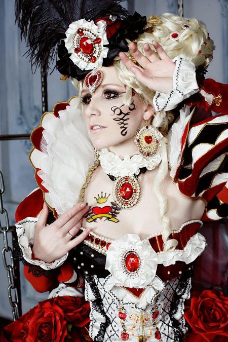 Королева червей алиса в стране чудес