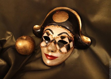 Маска арлекина комедия дель арте