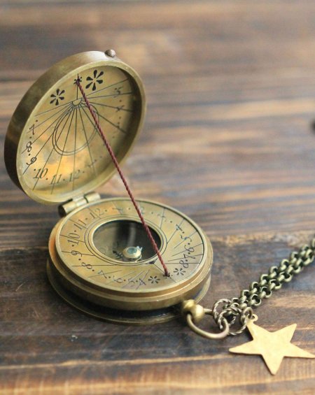 Карманные солнечные часы