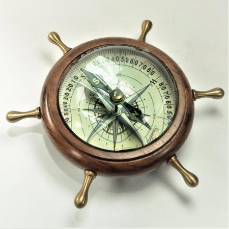 Компас на корабле