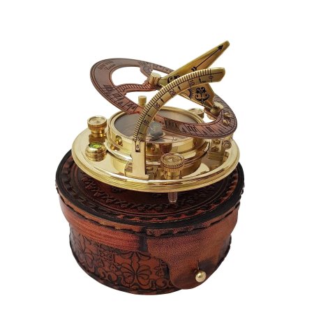 Морской компас с солнечными часами в кожаном