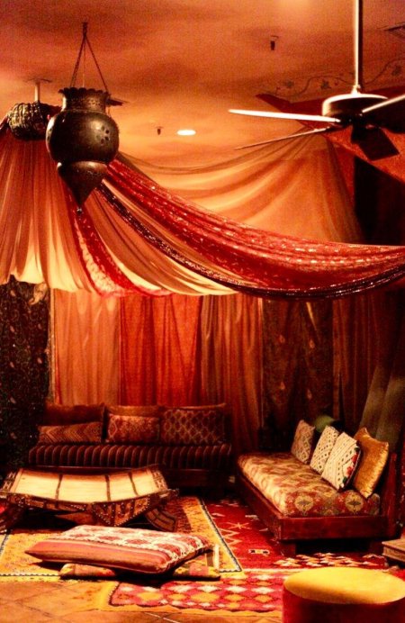 Интерьер кальянной в восточном стиле