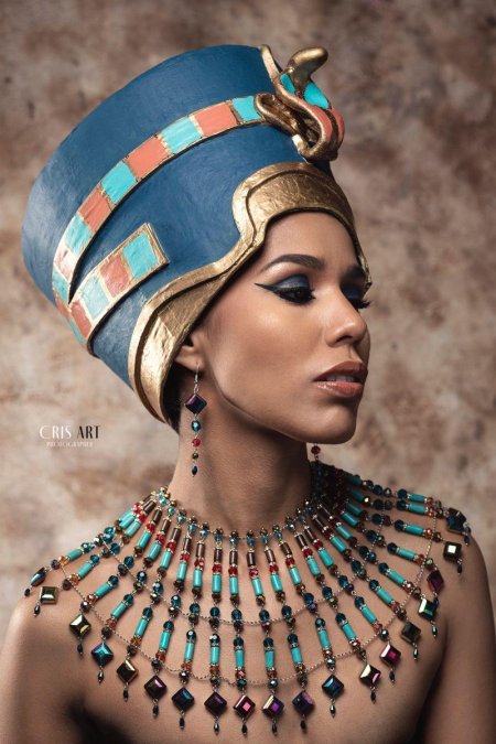 Рианна нефертити