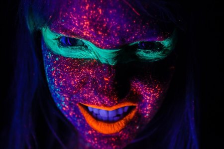 Неоновый грим