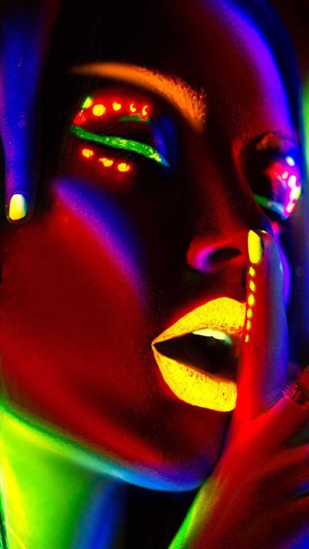 Неоновый макияж