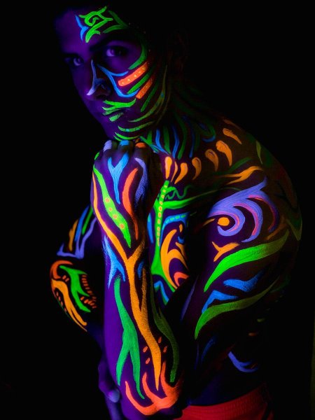 Неоновый бодиарт