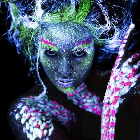 Макияж неоновыми красками