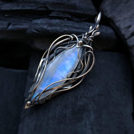 Кулон с лунным камнем