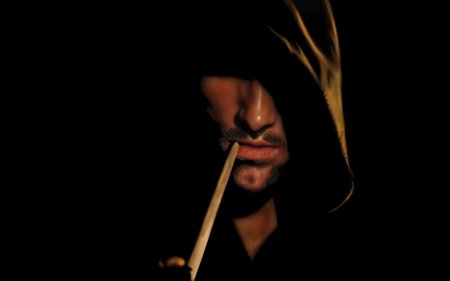 Арагорн курит