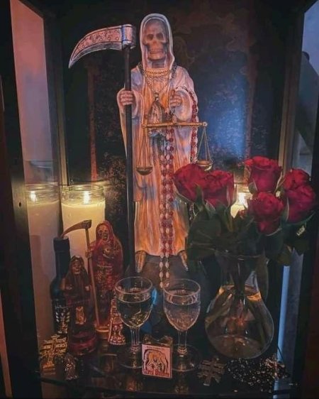 Санта муэрте алтарь