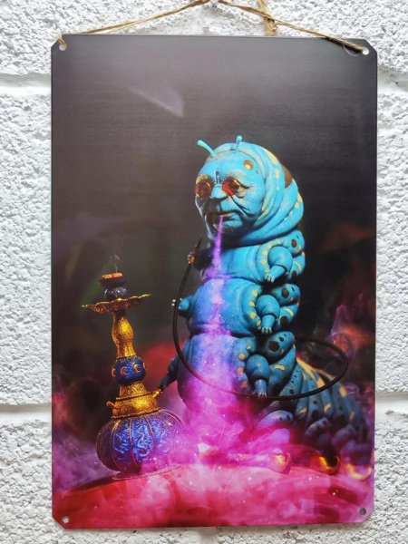 Гусеница с кальяном из алисы в стране чудес