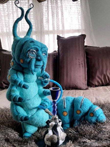 Синяя гусеница алиса в стране чудес