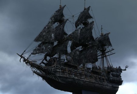 Летучий голландец корабль призрак пираты карибского моря