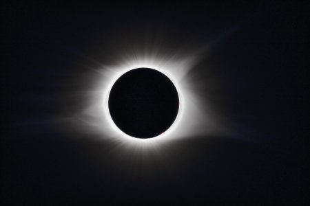 Августа год затмение