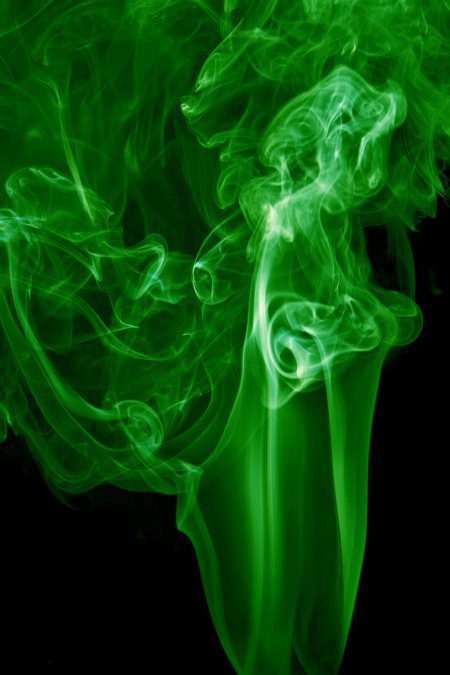 Дым на черном фоне