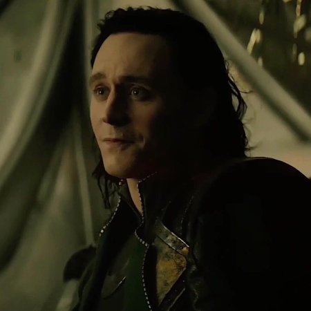 Том хиддлстон в роли локи плачет