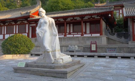 Нефритовая статуя ян гуйфэй