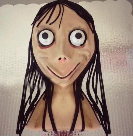 Страшная маска момо