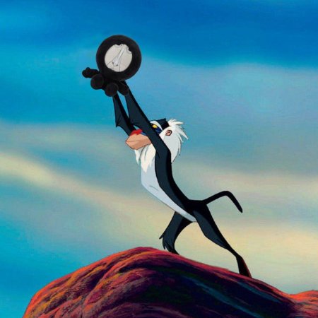 Король лев обезьяна держит симбу