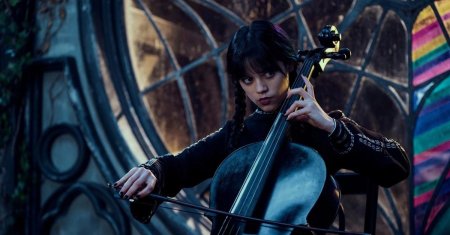 Дженна ортега виолончель