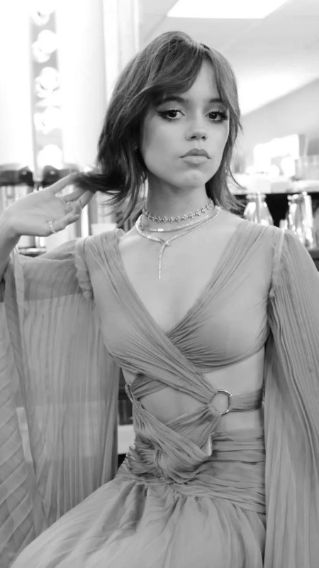 Джена ортега