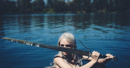 Цири владычица озера