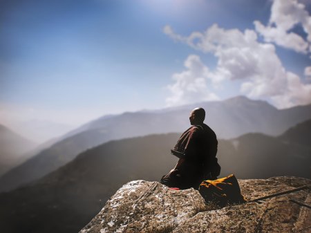 Монах буддист