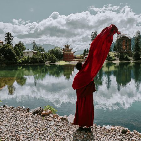 Тибетский монах буддист отшельник