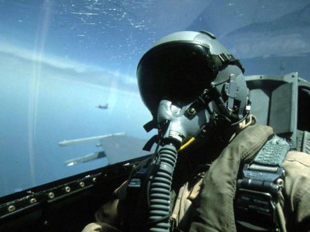 Пилот истребитель