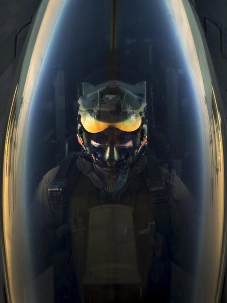 Пилот истребитель