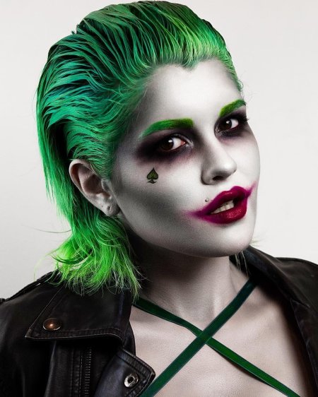 Девушка джокер