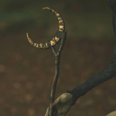 Посох с полумесяцем