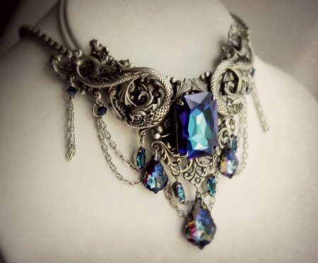 Украшения в готическом стиле